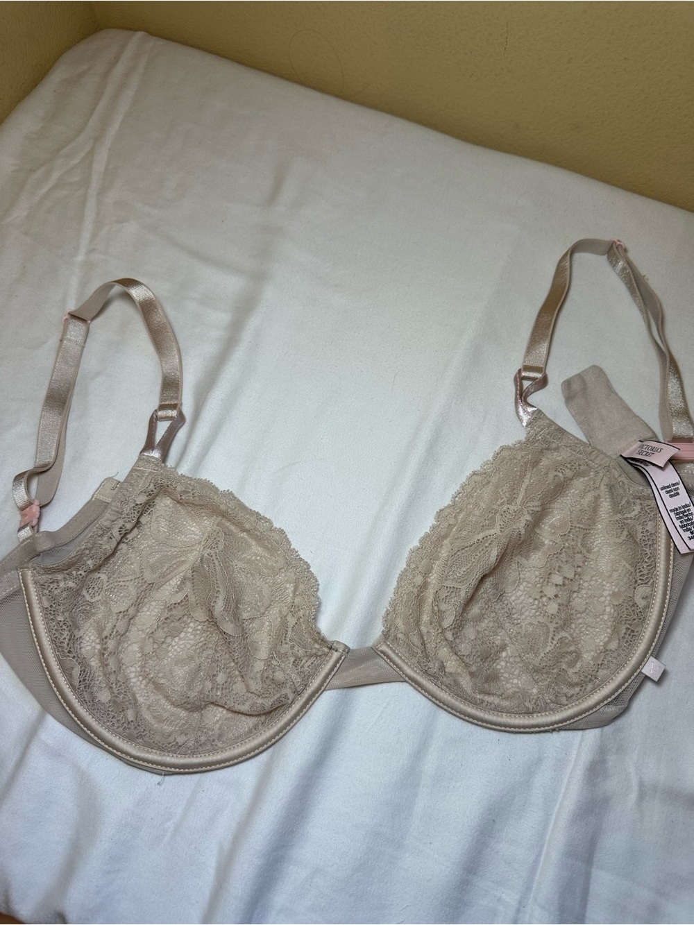Victoria's Secret Lace Underwire Bra in Beige Taupe